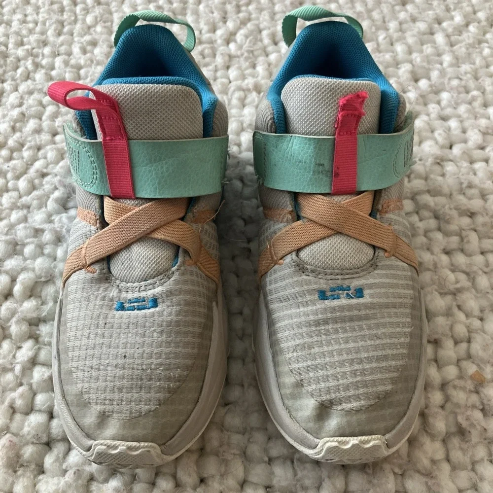 Nike Lebron Witness 7‎ Size 1Y US KIDS